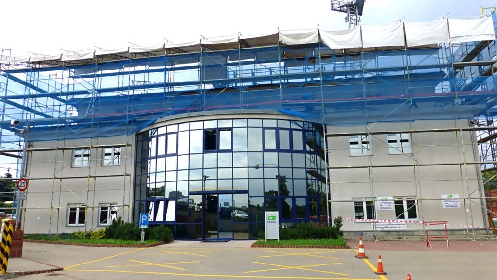 Nad elektrárnou, Praha - fasádní lešení, zastřešení WACO
