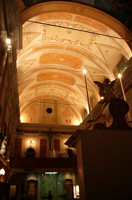 Rekonstrukce stropu kaple v Monaku - pojízdné lešení ALUFIX 6000