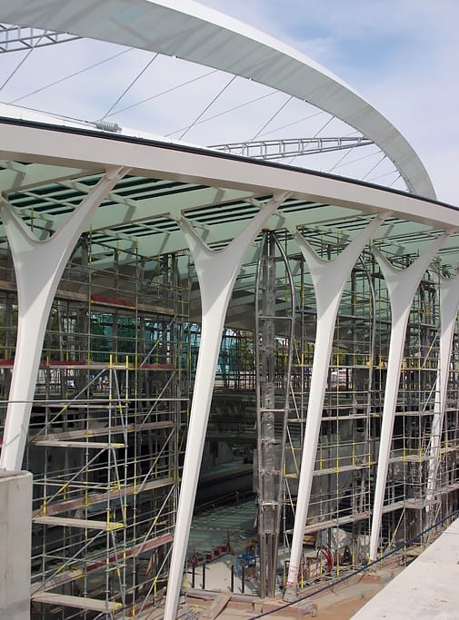 Metro Střížkov - fasádní lešení