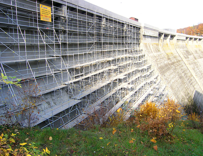 Oprava Vranovské přehrady - modulové, fasádní lešení
